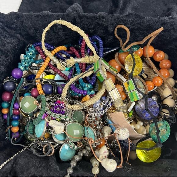 5 pounds of craft jewelry bundle vintage to current for repurpose - Picture 9 of 15